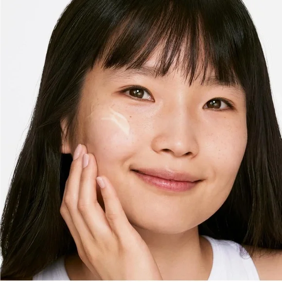 Clinique 3-Step Dramatically Different Moisturizing Oil Free Gel - Picture 4 of 8